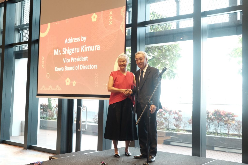 Vice-Chairman of Kowa Board of Directors, Mr. Shigeru Kimura, shakes hands with HST Medical co-founder Ms Simone Tan at the acquisition signing ceremony.